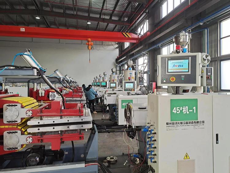 金緯機(jī)械PEEK板材擠出設(shè)備與板棒材生產(chǎn)線 從安裝調(diào)試到穩(wěn)定出品的專(zhuān)業(yè)服務(wù)